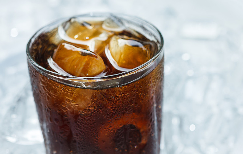 可樂放了一個星期還能喝嗎 可樂開瓶多久后就不能喝了 可樂放了一個星期還能喝嗎 可樂開瓶多久后就不能喝了