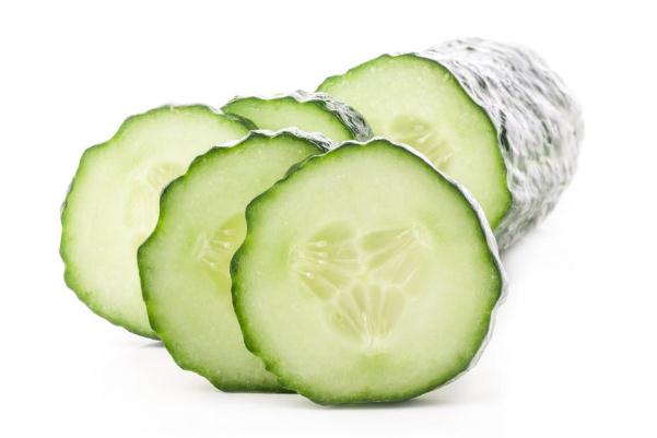 黃瓜要不要削皮 黃瓜削皮好還是不削皮好 黃瓜要不要削皮 黃瓜削皮好還是不削皮好