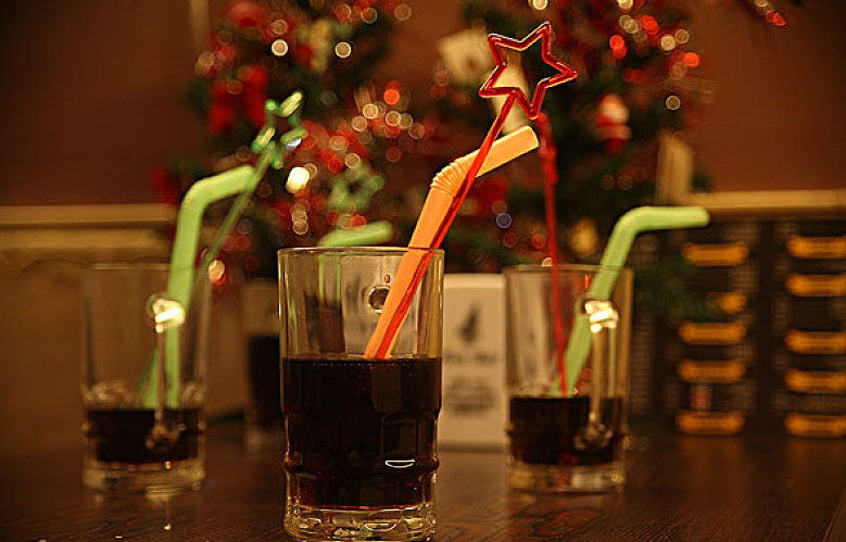 可樂放了一個星期還能喝嗎 可樂開瓶多久后就不能喝了 可樂放了一個星期還能喝嗎 可樂開瓶多久后就不能喝了