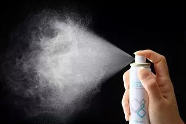 噴防曬噴霧前要做什么 涂防曬噴霧的正確步驟 噴防曬噴霧前要做什么 涂防曬噴霧的正確步驟