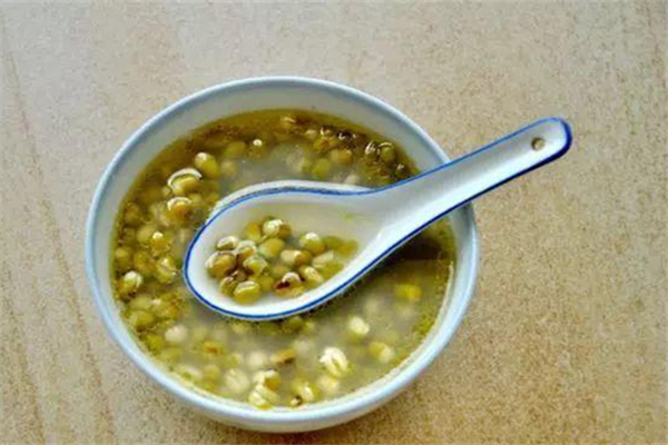 綠豆湯要提前泡綠豆嗎 綠豆湯為什么要泡綠豆 綠豆湯要提前泡綠豆嗎 綠豆湯為什么要泡綠豆