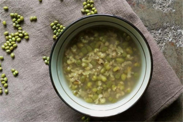 綠豆湯胃不好的可以喝嗎 喝綠豆湯拉肚子怎么回事 綠豆湯胃不好的可以喝嗎 喝綠豆湯拉肚子怎么回事