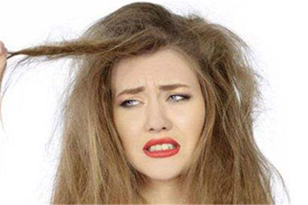 頭發(fā)干燥怎么護(hù)理 頭發(fā)干燥可以用吹風(fēng)機(jī)嗎 頭發(fā)干燥怎么護(hù)理 頭發(fā)干燥可以用吹風(fēng)機(jī)嗎