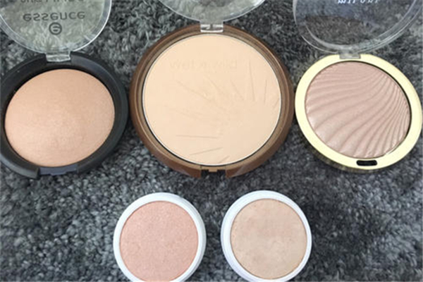 高光可以涂整個(gè)臉嗎 高光上臉為什么總結(jié)塊 高光可以涂整個(gè)臉嗎 高光上臉為什么總結(jié)塊