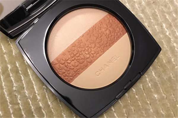 高光和修容的區(qū)別 高光用在哪一步 高光和修容的區(qū)別 高光用在哪一步