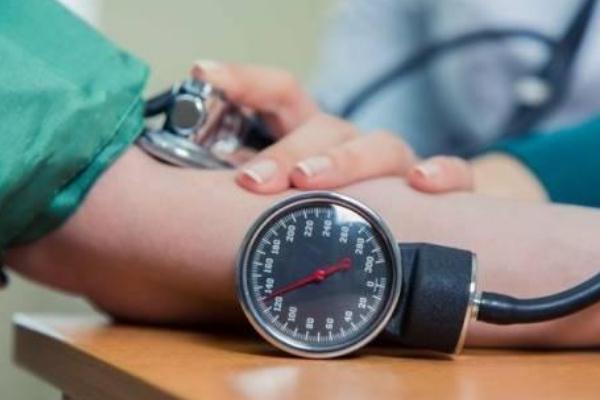 低血壓是什么引起的 低血壓吃什么食物能補(bǔ)上來 低血壓是什么引起的 低血壓吃什么食物能補(bǔ)上來