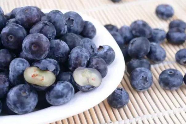 藍(lán)莓可以減肥吃嗎 藍(lán)莓減肥還是增肥 藍(lán)莓可以減肥吃嗎 藍(lán)莓減肥還是增肥