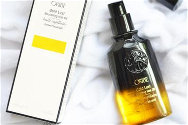 護發(fā)精油什么時候涂抹 護發(fā)精油濕發(fā)用還是干發(fā)用 護發(fā)精油什么時候涂抹 護發(fā)精油濕發(fā)用還是干發(fā)用