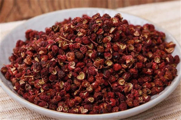 花椒屬于辛辣刺激性食物嗎 花椒做完手術(shù)的人能吃嗎 花椒屬于辛辣刺激性食物嗎 花椒做完手術(shù)的人能吃嗎