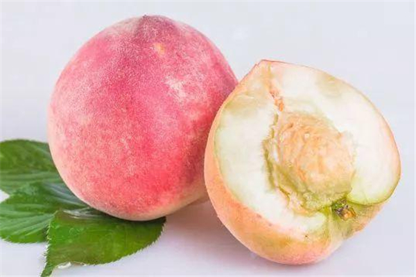 桃子裂了可以吃嗎 桃子裂了是什么原因 桃子裂了可以吃嗎 桃子裂了是什么原因