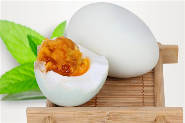 咸鴨蛋高血壓患者能吃嗎 咸鴨蛋對(duì)血壓有影響嗎 咸鴨蛋高血壓患者能吃嗎 咸鴨蛋對(duì)血壓有影響嗎