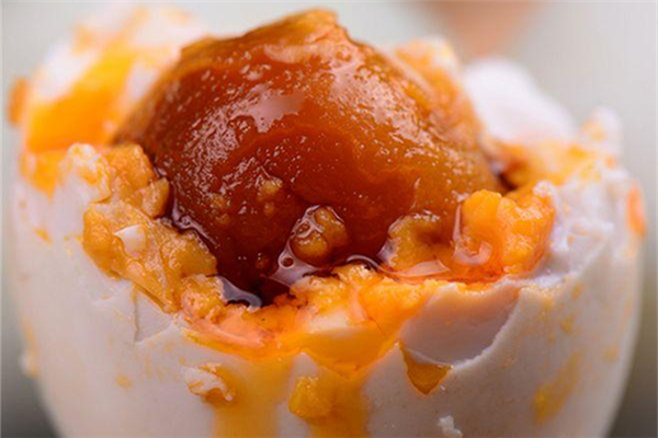 咸鴨蛋可以天天吃嗎 咸鴨蛋吃多了有什么壞處 咸鴨蛋可以天天吃嗎 咸鴨蛋吃多了有什么壞處