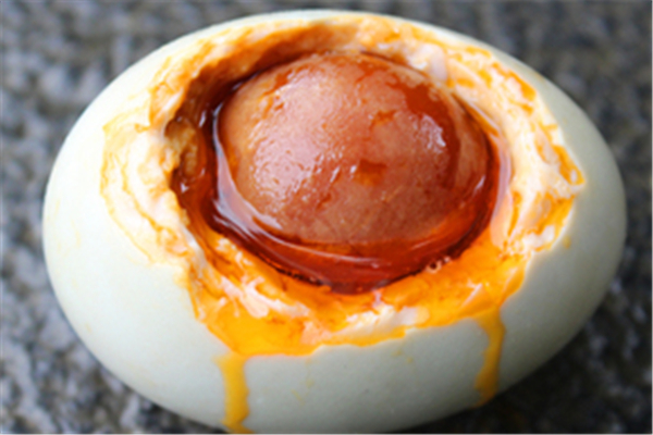 咸鴨蛋高血壓患者能吃嗎 咸鴨蛋對(duì)血壓有影響嗎 咸鴨蛋高血壓患者能吃嗎 咸鴨蛋對(duì)血壓有影響嗎