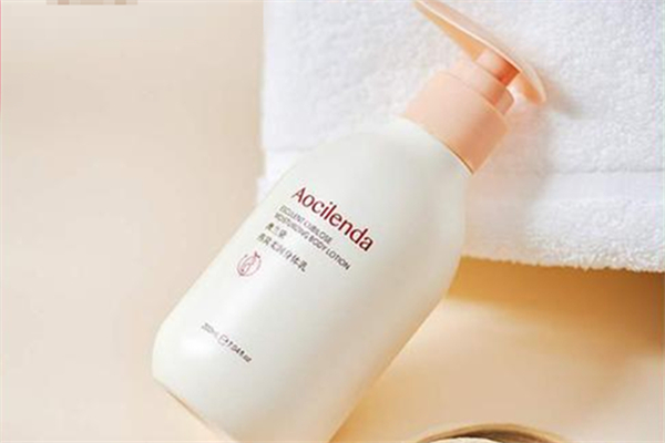 抹完身體乳身上黏黏的怎么辦 為什么涂完身體乳身上黏黏的 抹完身體乳身上黏黏的怎么辦 為什么涂完身體乳身上黏黏的