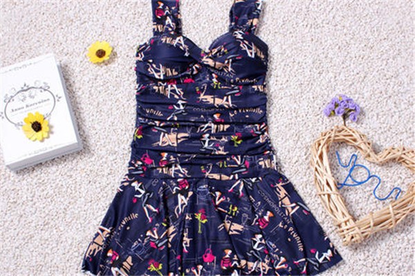 泳衣買大點好還是小點好 泳衣怎么選 泳衣買大點好還是小點好 泳衣怎么選