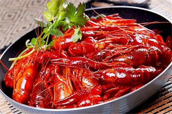 小龍蝦用啤酒煮孕婦可以吃嗎 小龍蝦為什么用啤酒煮 小龍蝦用啤酒煮孕婦可以吃嗎 小龍蝦為什么用啤酒煮
