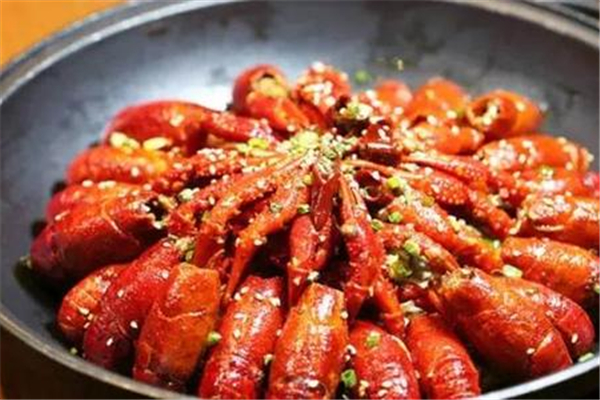 小龍蝦用啤酒煮孕婦可以吃嗎 小龍蝦為什么用啤酒煮 小龍蝦用啤酒煮孕婦可以吃嗎 小龍蝦為什么用啤酒煮