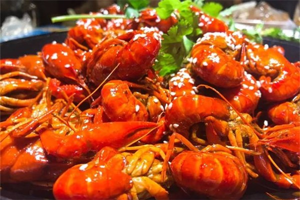 小龍蝦頭可以吃嗎 小龍蝦頭要不要剪掉 小龍蝦頭可以吃嗎 小龍蝦頭要不要剪掉