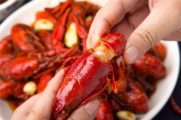 小龍蝦頭可以吃嗎 小龍蝦頭要不要剪掉 小龍蝦頭可以吃嗎 小龍蝦頭要不要剪掉