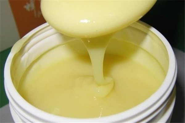 蜂王漿有豐胸的效果嗎 蜂王漿怎么吃豐胸 蜂王漿有豐胸的效果嗎 蜂王漿怎么吃豐胸