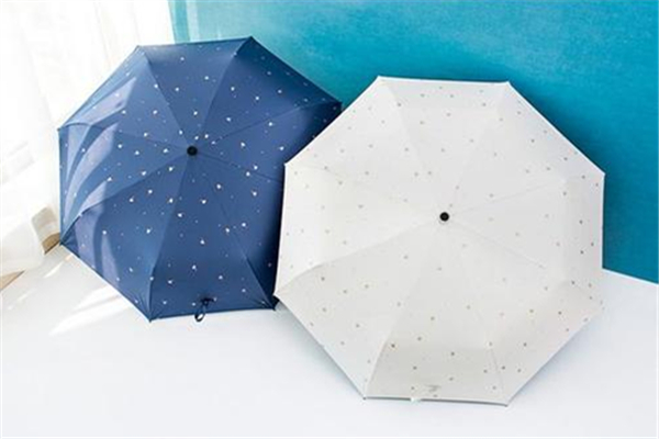 防曬傘可以用來(lái)遮雨嗎 防曬傘和雨晴傘的區(qū)別 防曬傘可以用來(lái)遮雨嗎 防曬傘和雨晴傘的區(qū)別