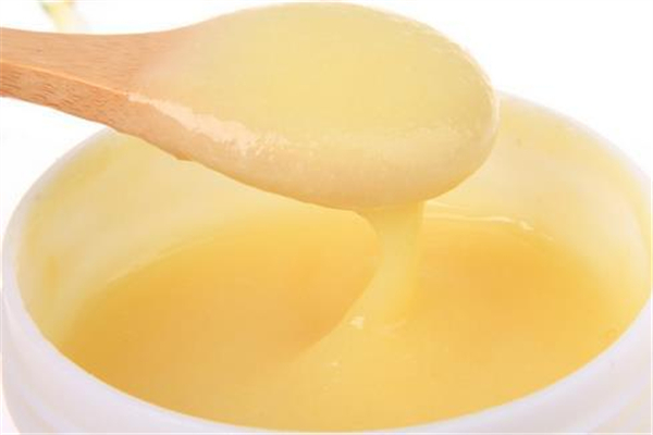 蜂王漿可以降血糖嗎 蜂王漿血糖高的人能吃嗎 蜂王漿可以降血糖嗎 蜂王漿血糖高的人能吃嗎