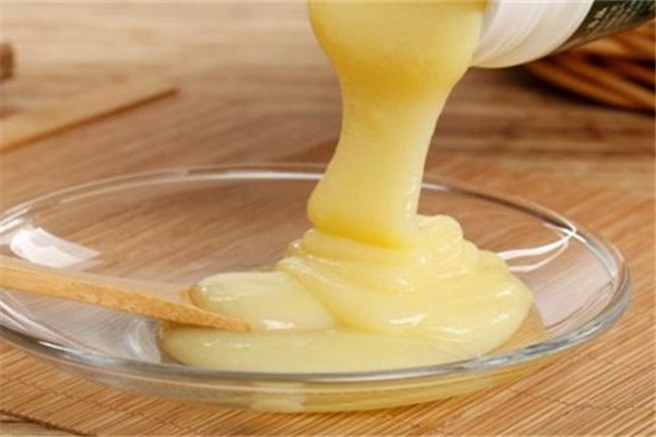 蜂王漿有豐胸的效果嗎 蜂王漿怎么吃豐胸 蜂王漿有豐胸的效果嗎 蜂王漿怎么吃豐胸