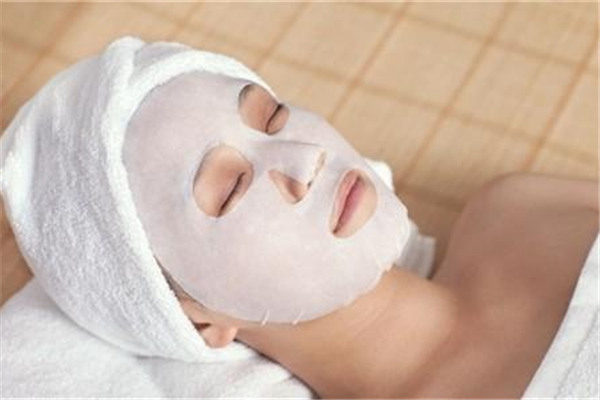 夏天用什么面膜最好 夏天面膜需要放冰箱嗎 夏天用什么面膜最好 夏天面膜需要放冰箱嗎