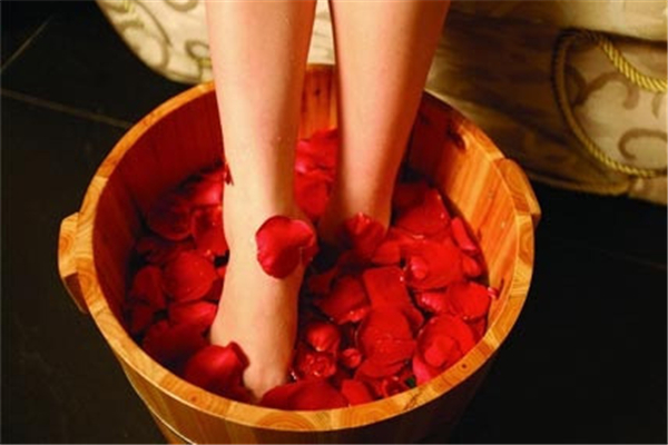 夏季泡腳能去體內(nèi)濕氣嗎 夏天怎么泡腳才是正確的 夏季泡腳能去體內(nèi)濕氣嗎 夏天怎么泡腳才是正確的