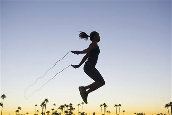 跳繩減肥瘦哪里最明顯 跳繩是有氧運(yùn)動還是無氧運(yùn)動 跳繩減肥瘦哪里最明顯 跳繩是有氧運(yùn)動還是無氧運(yùn)動