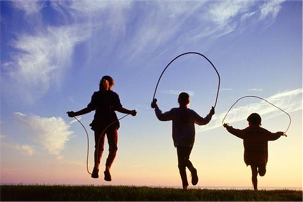 跳繩減肥瘦哪里最明顯 跳繩是有氧運(yùn)動還是無氧運(yùn)動 跳繩減肥瘦哪里最明顯 跳繩是有氧運(yùn)動還是無氧運(yùn)動