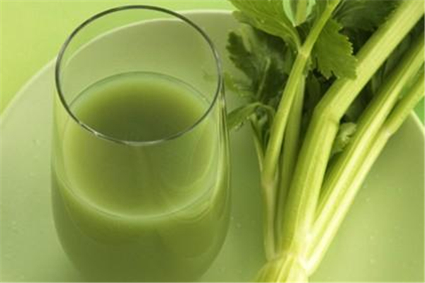 芹菜汁降血壓效果好嗎 芹菜汁降血壓的喝法 芹菜汁降血壓效果好嗎 芹菜汁降血壓的喝法