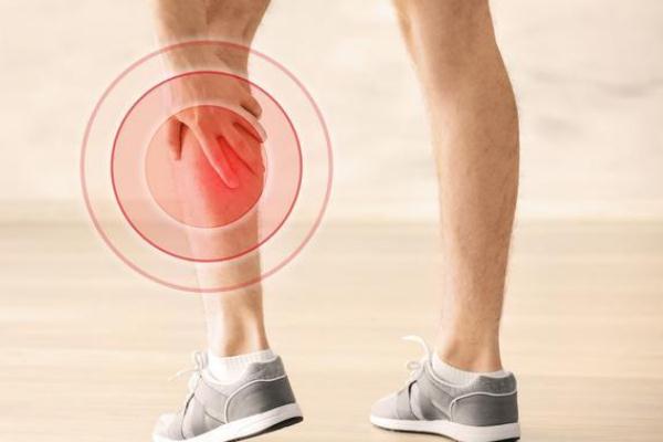 小腿抽筋可以貼膏藥嗎 小腿抽筋可以用冰敷嗎 小腿抽筋可以貼膏藥嗎 小腿抽筋可以用冰敷嗎