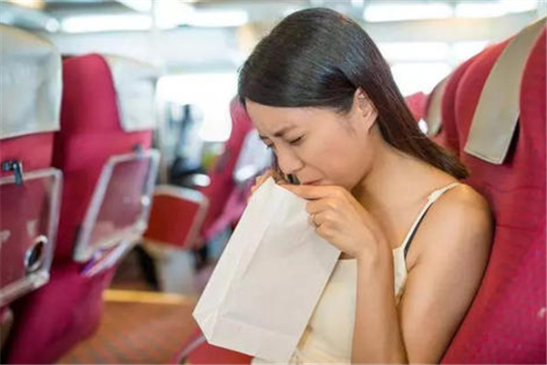 暈車會(huì)自己好嗎 暈車會(huì)出現(xiàn)什么狀況 暈車會(huì)自己好嗎 暈車會(huì)出現(xiàn)什么狀況