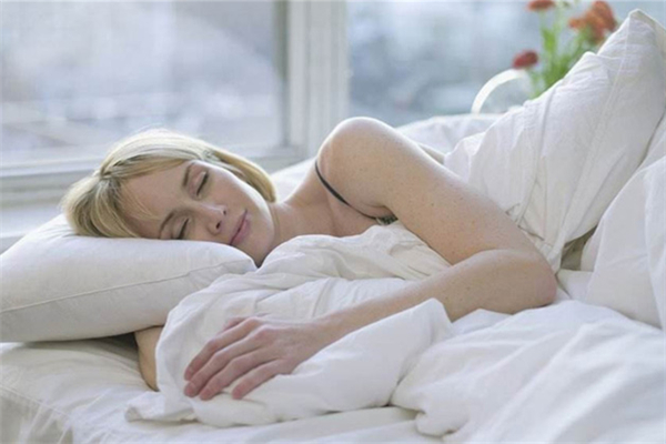 夏季睡覺開窗戶好還是關(guān)閉好 夏季睡眠科學的做法是 夏季睡覺開窗戶好還是關(guān)閉好 夏季睡眠科學的做法是