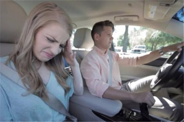 暈車想吐吐不出來(lái)怎么辦 暈車為什么會(huì)胃不舒服 暈車想吐吐不出來(lái)怎么辦 暈車為什么會(huì)胃不舒服