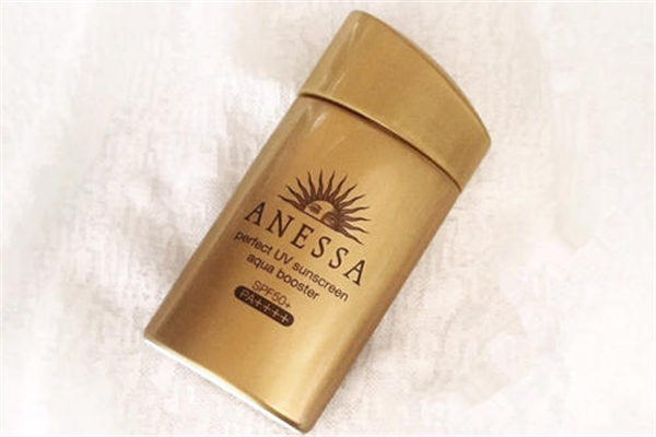 安耐曬要卸妝還是潔面就行 安耐曬用什么洗掉 安耐曬要卸妝還是潔面就行 安耐曬用什么洗掉