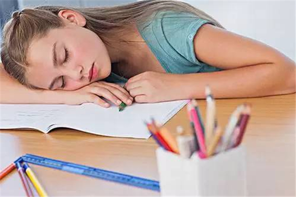 夏季睡午覺總醒不過來什么原因 夏季睡午覺頭疼原因是什么 夏季睡午覺總醒不過來什么原因 夏季睡午覺頭疼原因是什么