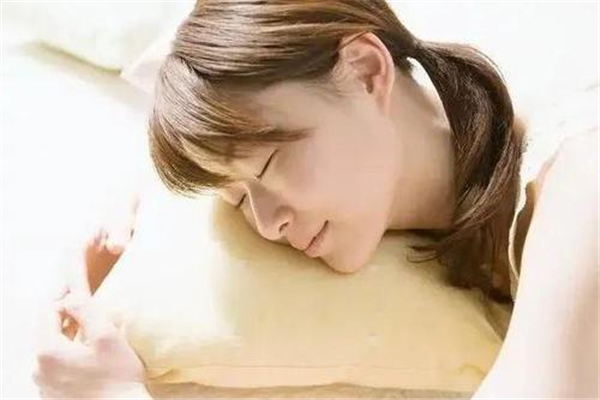 夏季睡午覺總醒不過來什么原因 夏季睡午覺頭疼原因是什么 夏季睡午覺總醒不過來什么原因 夏季睡午覺頭疼原因是什么