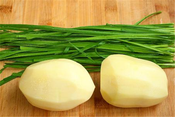 韭菜什么季節(jié)吃最好 韭菜是涼性還是熱性 韭菜什么季節(jié)吃最好 韭菜是涼性還是熱性