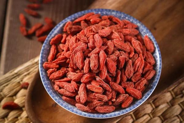 枸杞和紅棗泡水喝有什么好處 枸杞加什么最補(bǔ)腎壯陽 枸杞和紅棗泡水喝有什么好處 枸杞加什么最補(bǔ)腎壯陽