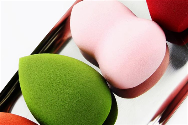 美妝蛋吸粉是什么原因 美妝蛋吸粉是什么樣的 美妝蛋吸粉是什么原因 美妝蛋吸粉是什么樣的