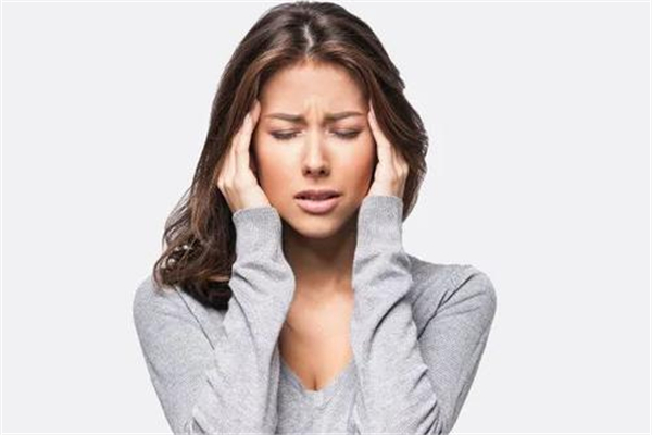 頭疼一動(dòng)就想吐是怎么回事 頭疼為什么一動(dòng)就疼 頭疼一動(dòng)就想吐是怎么回事 頭疼為什么一動(dòng)就疼
