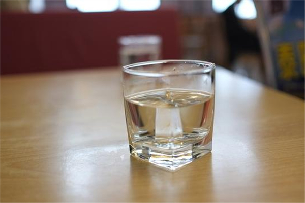 夏季喝蜂蜜水的好處 夏季喝什么水對(duì)身體好 夏季喝蜂蜜水的好處 夏季喝什么水對(duì)身體好