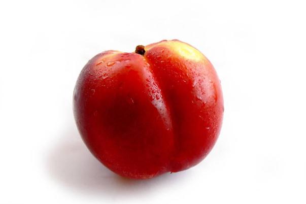 吃油桃可以喝牛奶嗎 吃油桃能喝酸奶嗎 吃油桃可以喝牛奶嗎 吃油桃能喝酸奶嗎