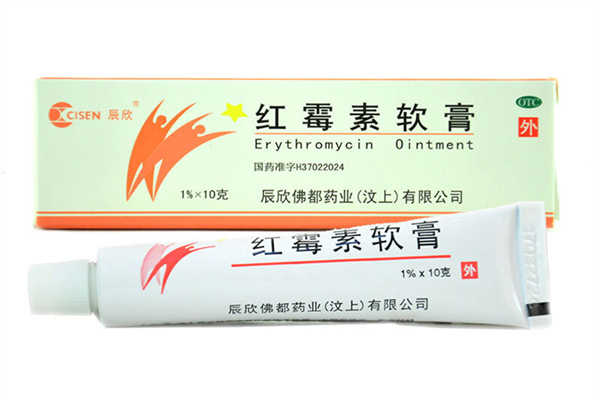 紅霉素軟膏涂完有黃水怎么處理 為什么紅霉素軟膏涂完后有黃水 紅霉素軟膏涂完有黃水怎么處理 為什么紅霉素軟膏涂完后有黃水