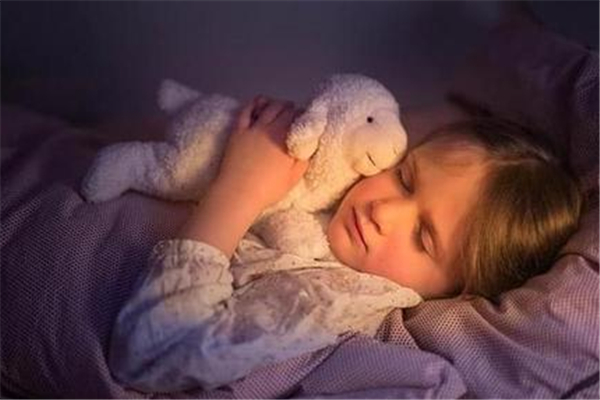 睡覺一天睡幾個(gè)小時(shí)正常 睡覺睡不醒是什么原因 睡覺一天睡幾個(gè)小時(shí)正常 睡覺睡不醒是什么原因