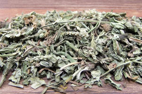 車前草可以泡腳嗎 車前草泡腳有什么好處 車前草可以泡腳嗎 車前草泡腳有什么好處