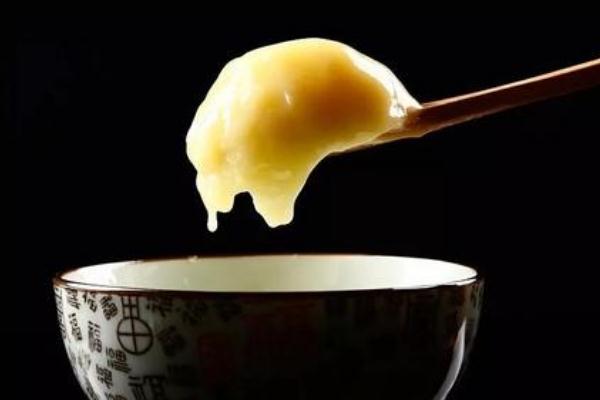 蜂王漿對(duì)胃病有好處嗎 蜂王漿對(duì)胃有刺激嗎 蜂王漿對(duì)胃病有好處嗎 蜂王漿對(duì)胃有刺激嗎