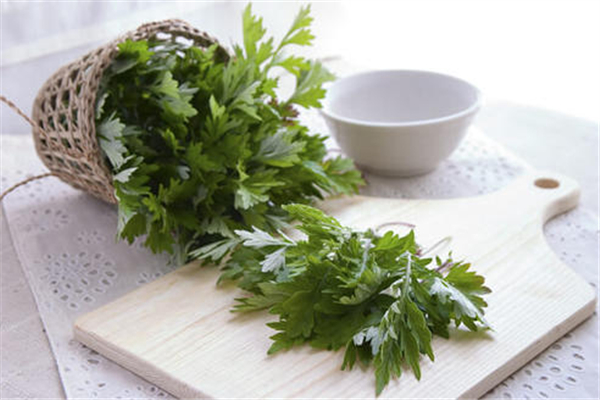 艾葉在端午節(jié)的用途 艾葉在屋里熏熏有什么好處 艾葉在端午節(jié)的用途 艾葉在屋里熏熏有什么好處